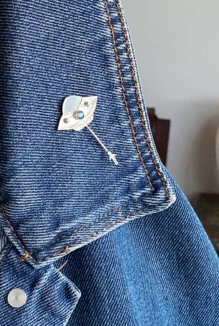 PIN PLATA OVNI LABRADORITA